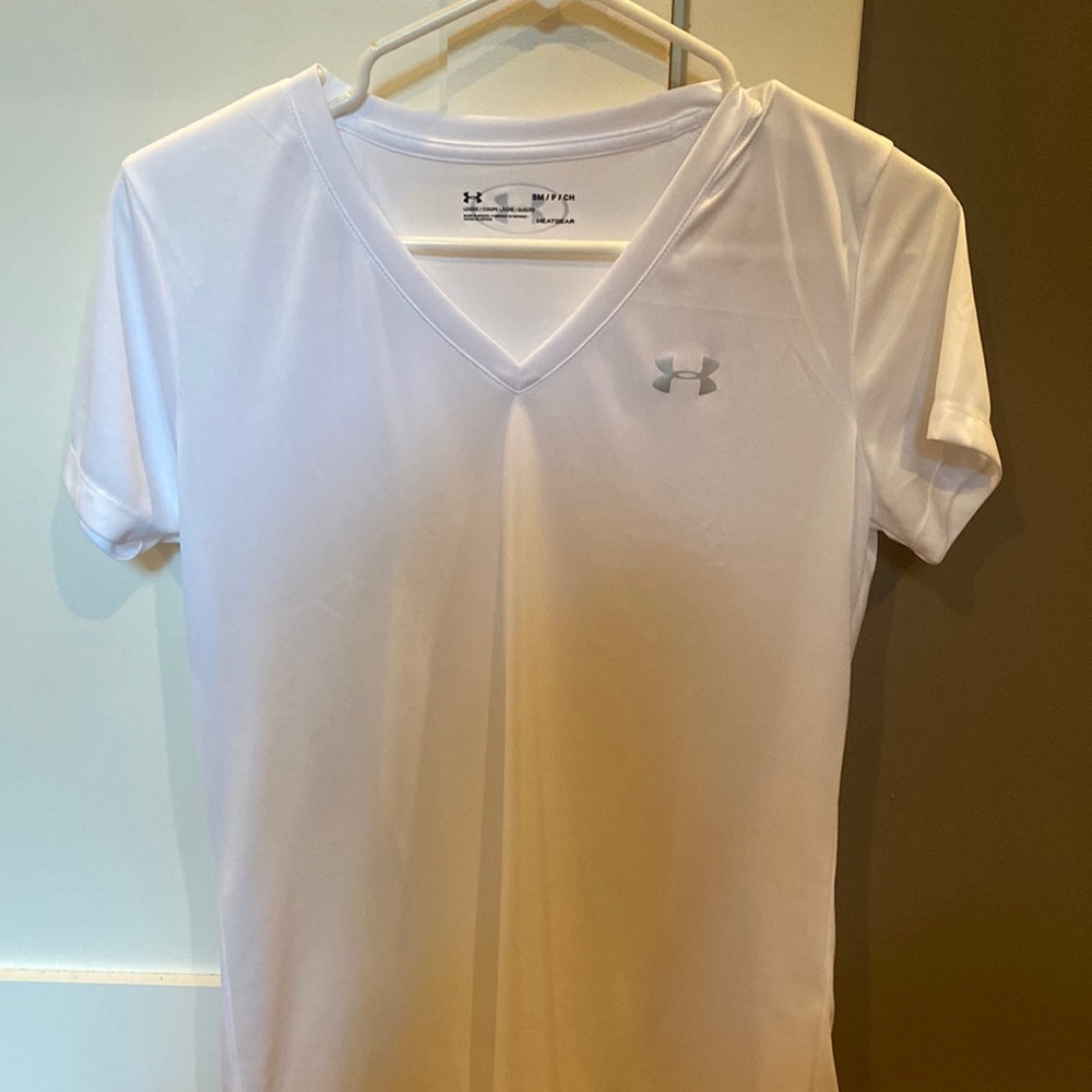 Under Armour womens white heat heart shirt